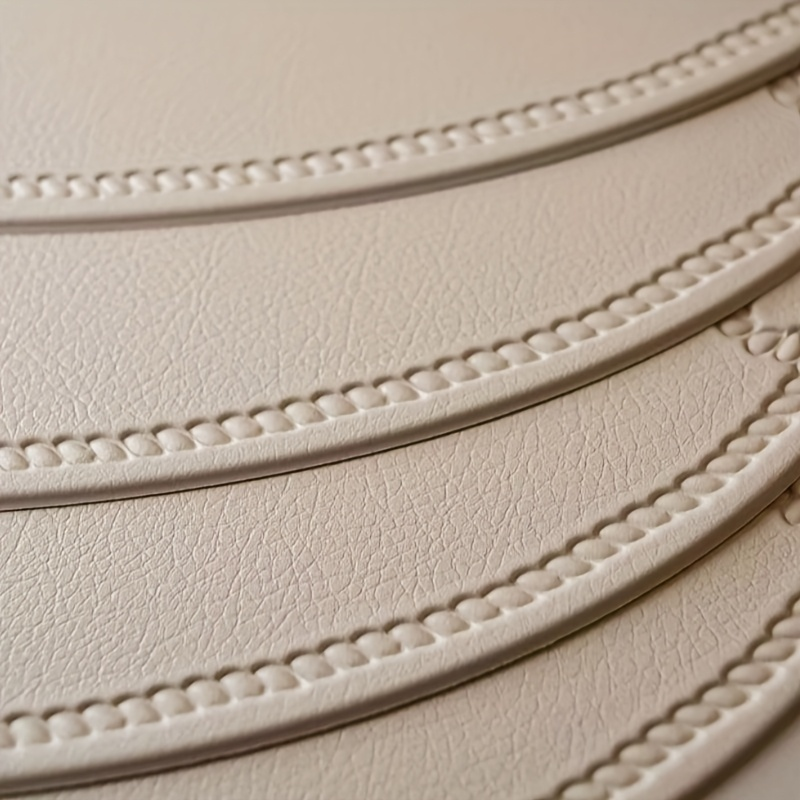 4-piece pack, 30x45 cm, oval embossed placemats, non-slip and durable.