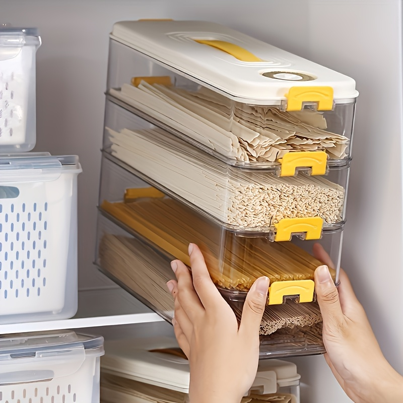 Large-capacity airtight food storage box - transparent, made of PET/PP plastic.