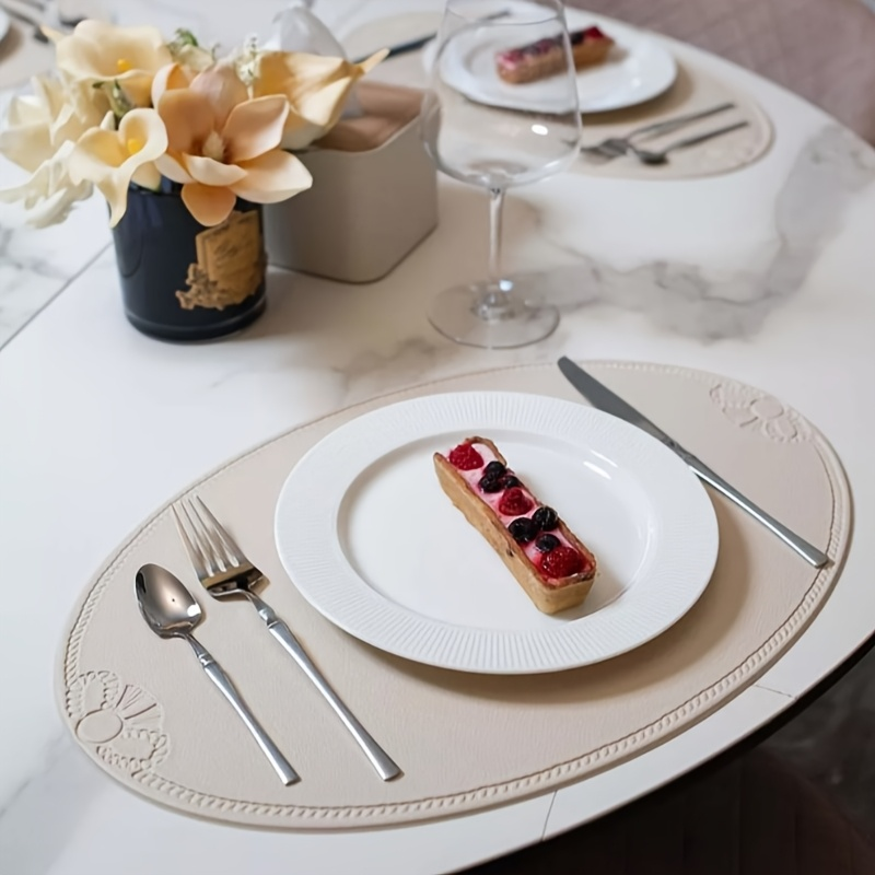 4-piece pack, 30x45 cm, oval embossed placemats, non-slip and durable.