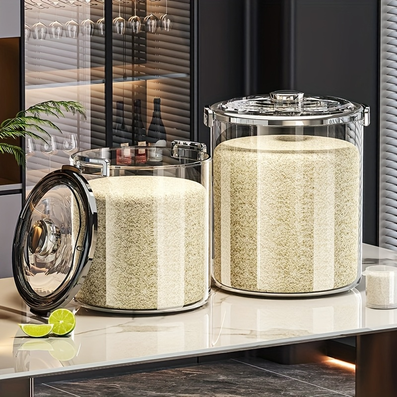 Sealed food storage containers, available in three sizes: 15 kg / 10 kg / 5 kg